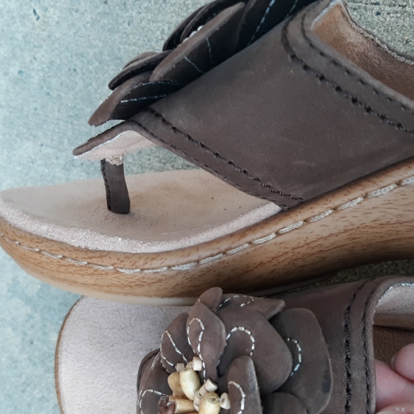 Klogs Size 8 Floral Beaded Brown Leather Faux Wooden Wedge Thong Clog Sandals - Picture 17 of 17